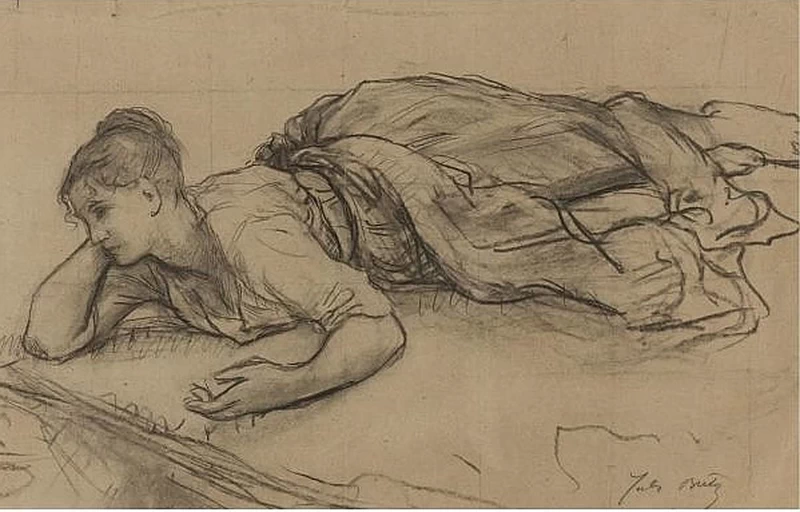 Giovane donna osserva le ninfee